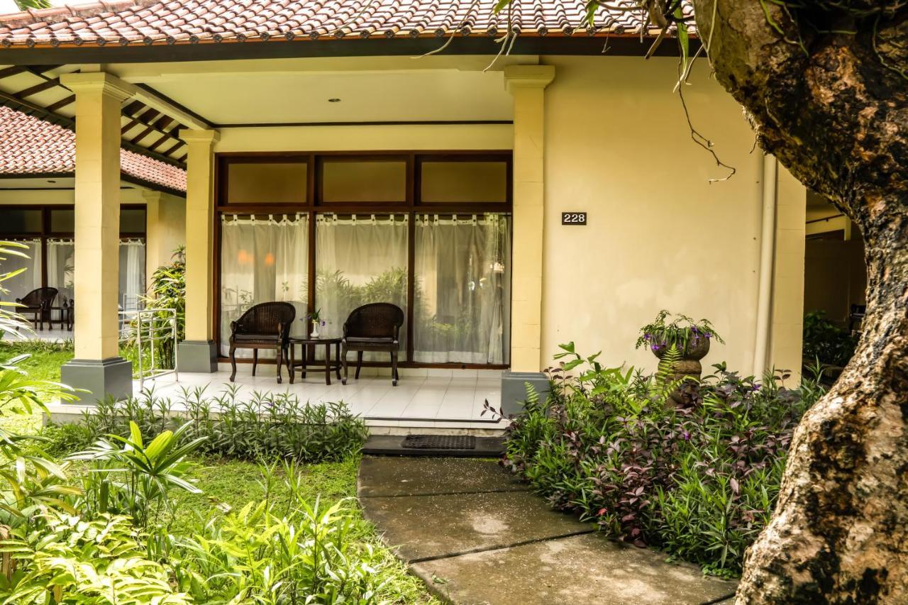 Besakih Beach Hotel Санур Экстерьер фото