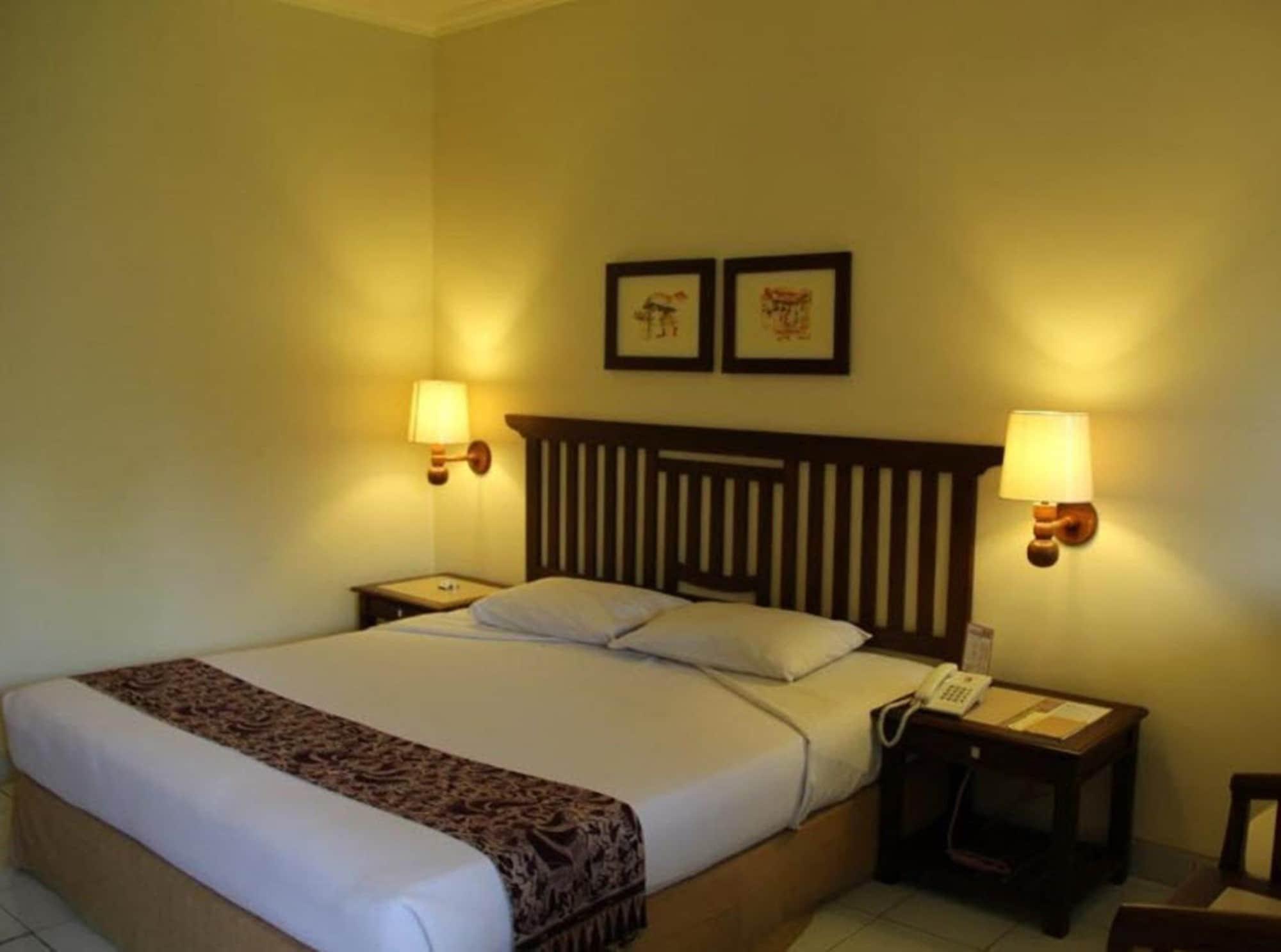 Besakih Beach Hotel Санур Экстерьер фото