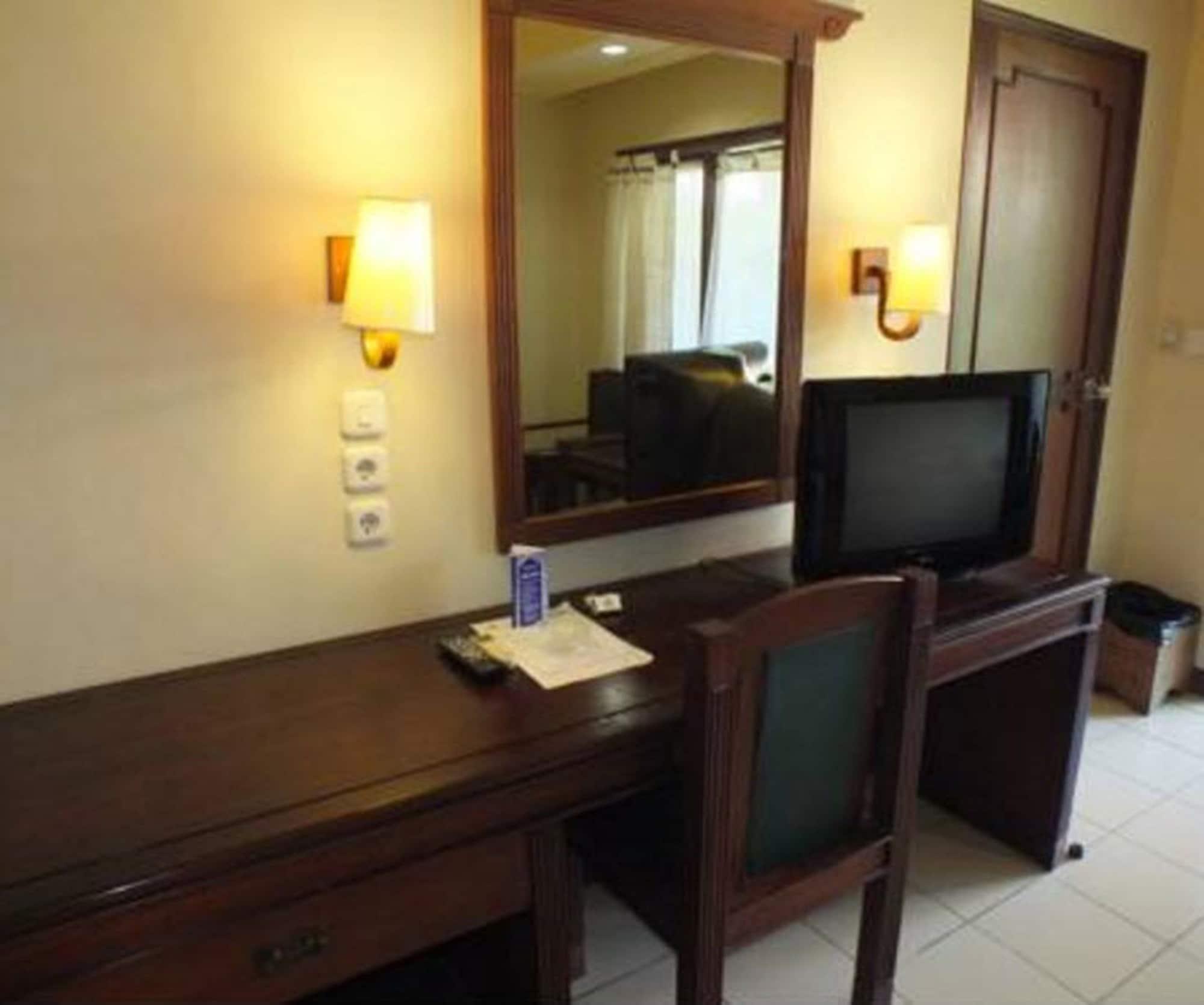 Besakih Beach Hotel Санур Экстерьер фото