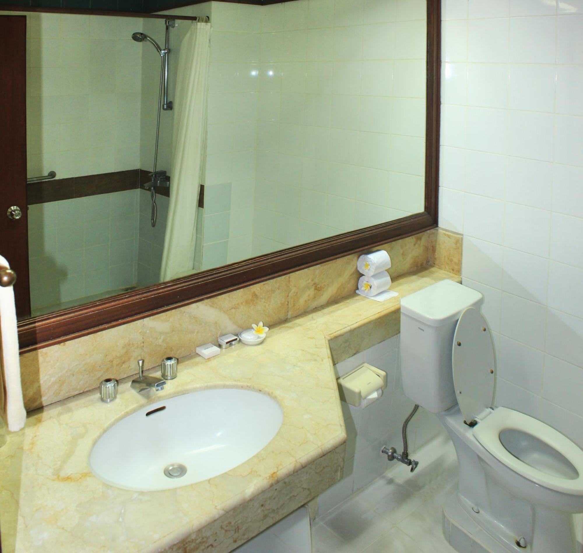 Besakih Beach Hotel Санур Экстерьер фото