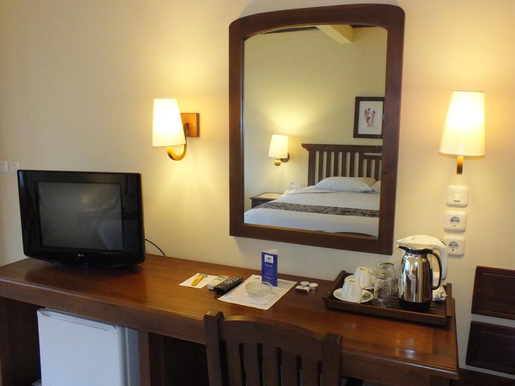 Besakih Beach Hotel Санур Экстерьер фото
