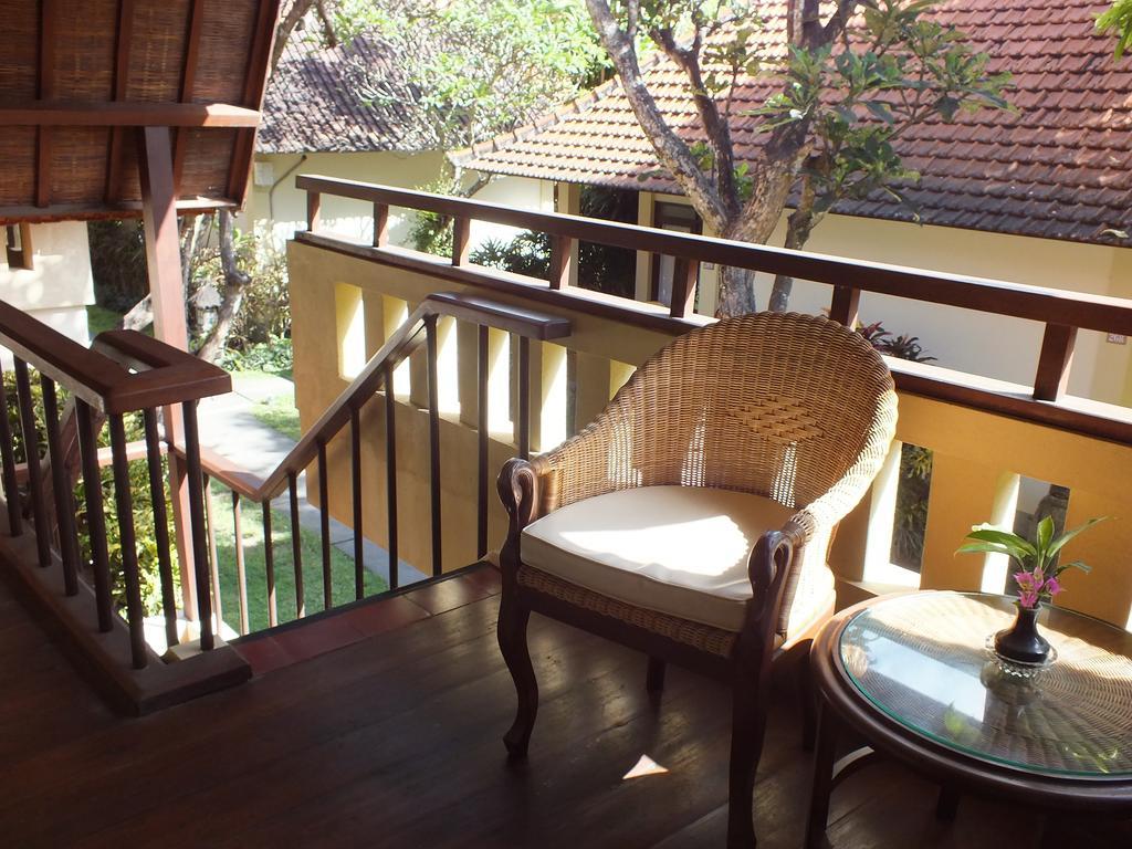 Besakih Beach Hotel Санур Экстерьер фото