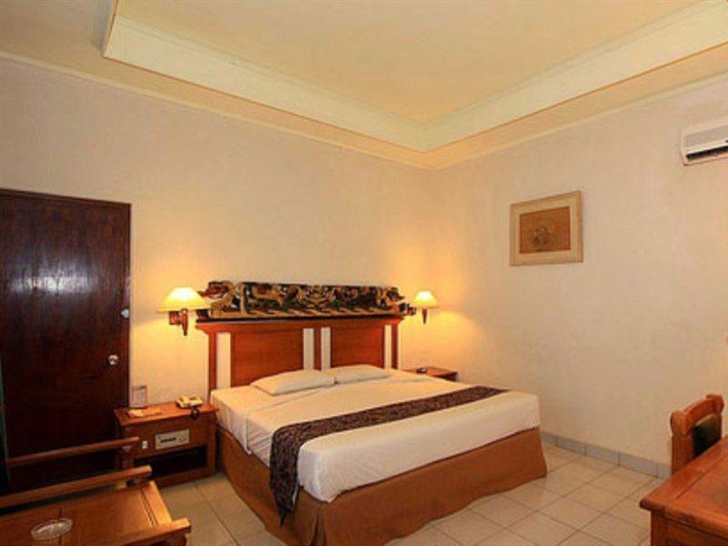Besakih Beach Hotel Санур Экстерьер фото