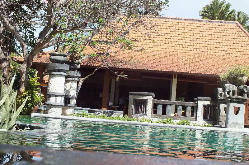 Besakih Beach Hotel Санур Экстерьер фото