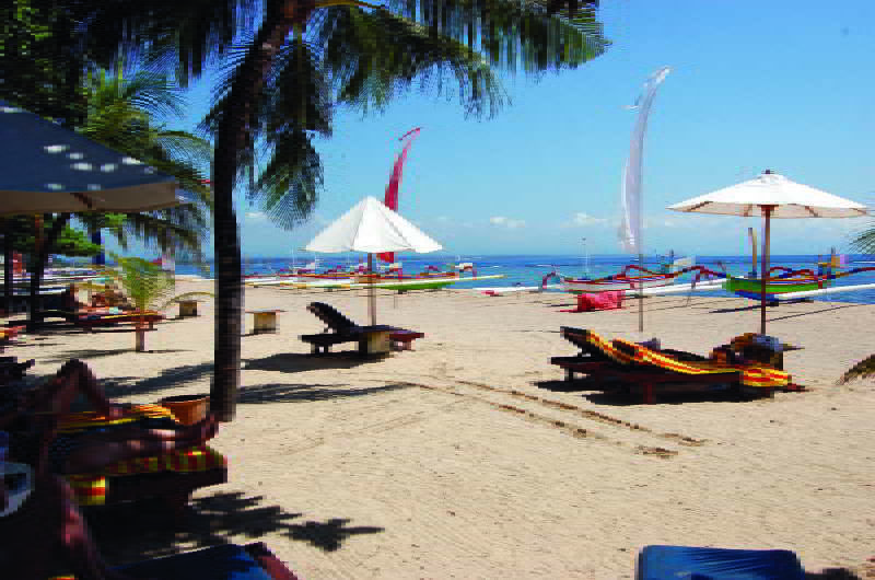 Besakih Beach Hotel Санур Экстерьер фото