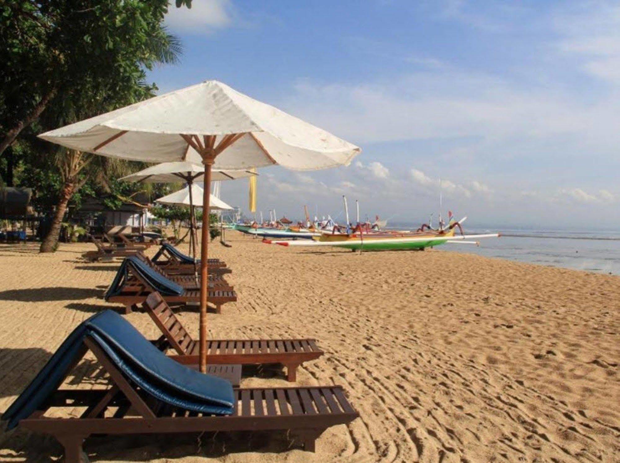 Besakih Beach Hotel Санур Экстерьер фото