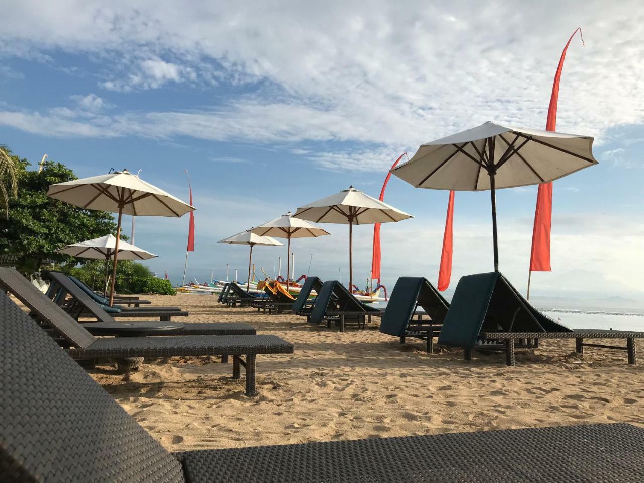 Besakih Beach Hotel Санур Экстерьер фото